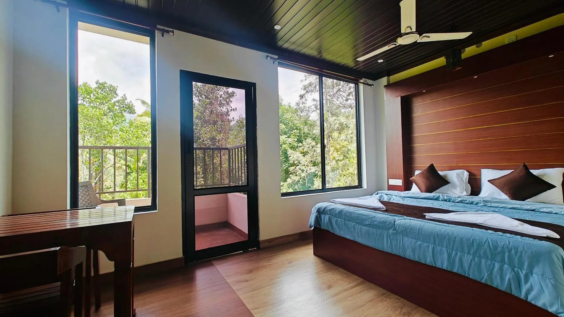 Luna Munnar Anachal